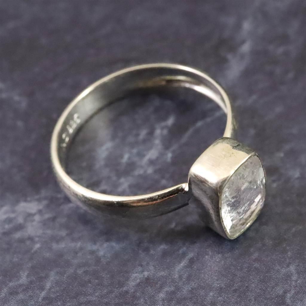 ロシア産 フェナカイト 9X7mmファセットカット リング 13.5号 #74709 | 7枚目