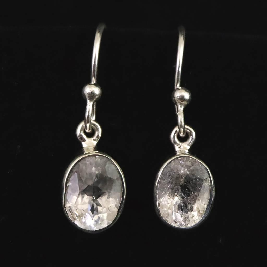 ロシア産 フェナカイト 8X6.5mmオーバルカット ピアス 2.3g #34793