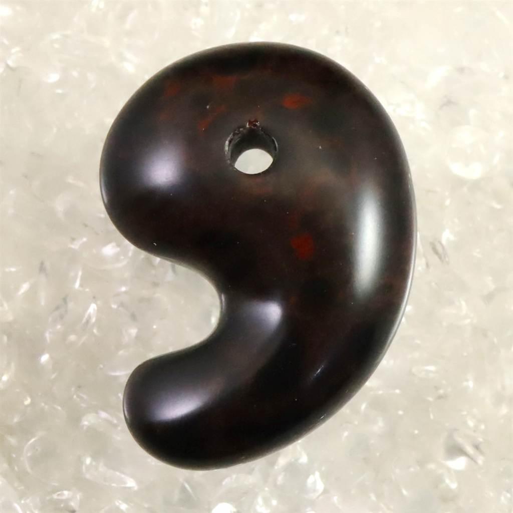 北海道産 ヴァーミリオンオブシディアン(紅十勝) 33mm勾玉 12.3g #78258 | 5枚目