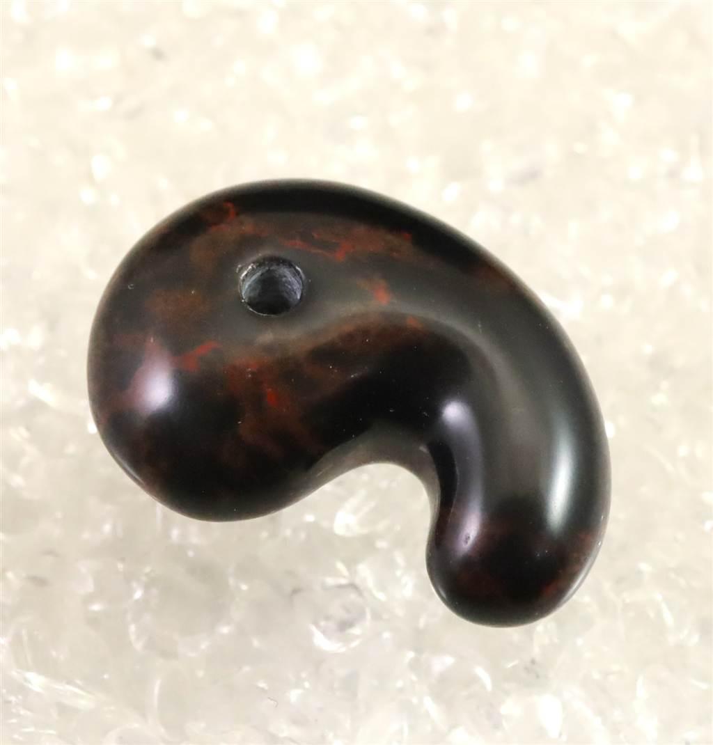 北海道産 ヴァーミリオンオブシディアン(紅十勝) 34mm勾玉 12.4g #61242 | 2枚目