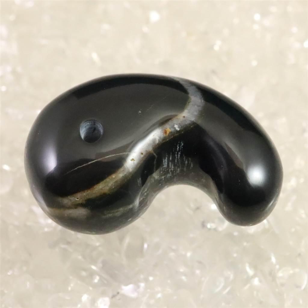 神居古潭石 (カムイ・コタン) 33mm 勾玉 14.4g #79025 | 2枚目