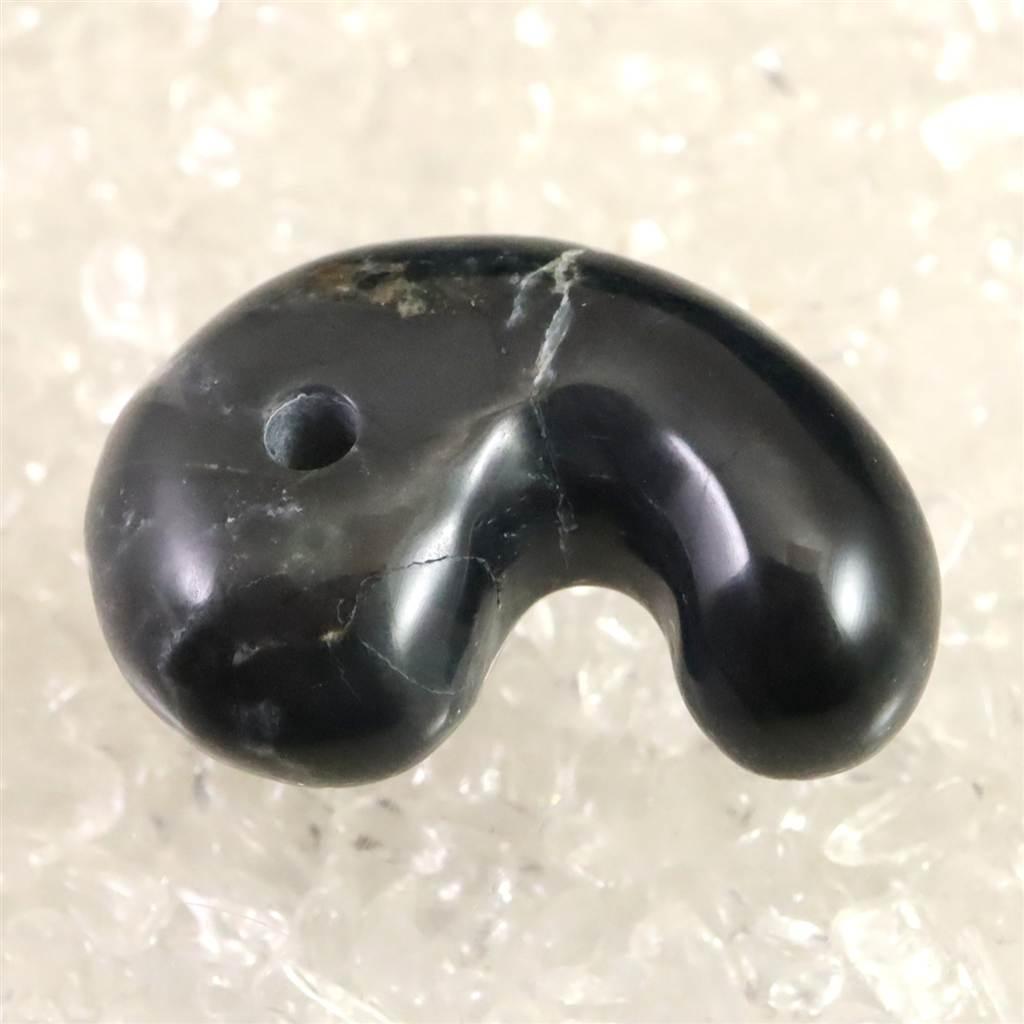 神居古潭石 (カムイ・コタン) 34mm 勾玉 15.0g #96503 | 2枚目