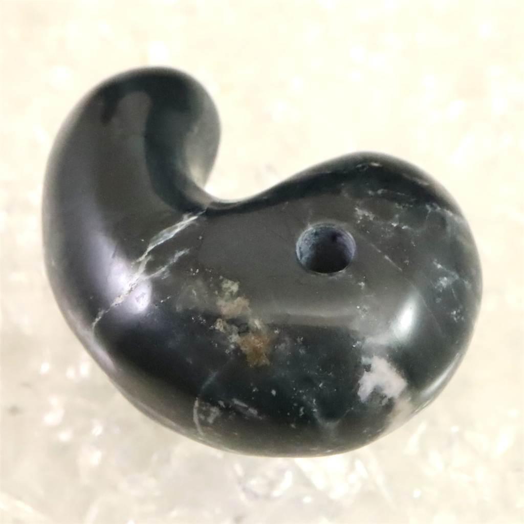 神居古潭石 (カムイ・コタン) 34mm 勾玉 15.0g #96503 | 3枚目
