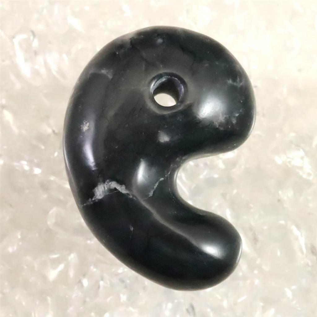 神居古潭石 (カムイ・コタン) 34mm 勾玉 15.0g #96503 | 5枚目