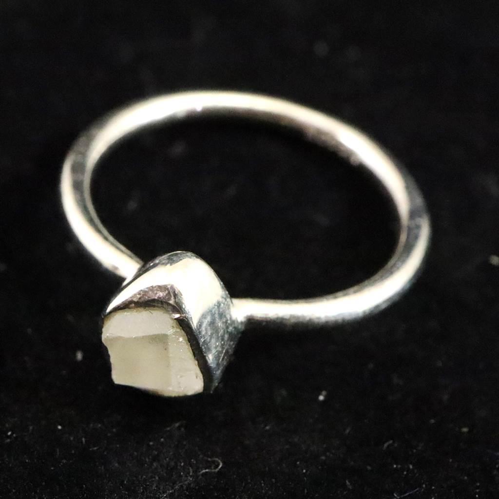 ロシア産 フェナカイト 5X5mm 原石 リング 11号 #39125 | 5枚目