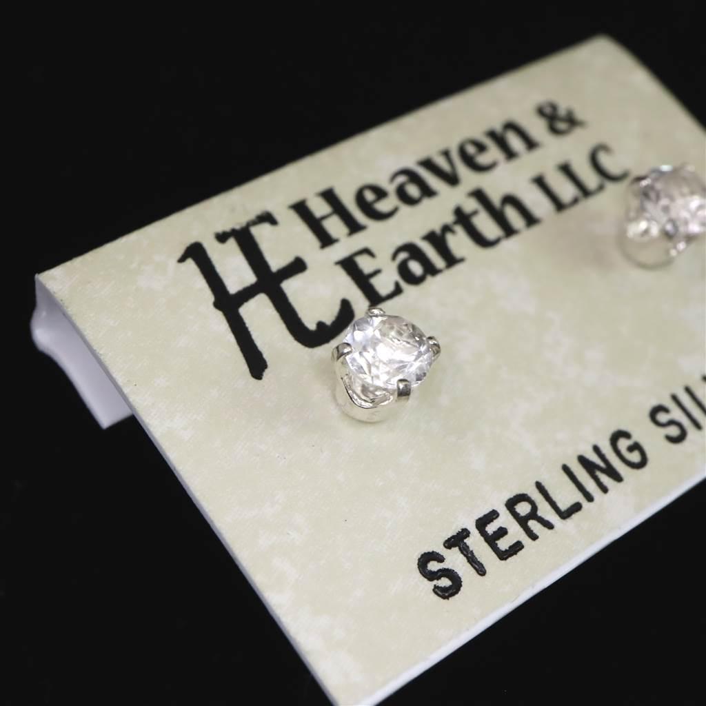 H&E社 フェナカイト 4.1mmラウンドカット ピアス #69845 | 2枚目