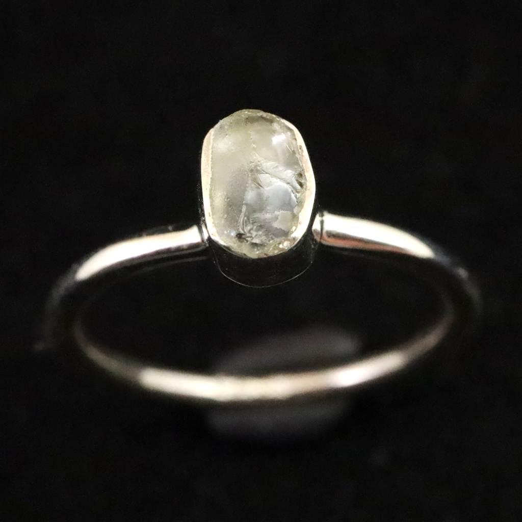 ブラジル産 グリーン ヘルデライト 原石 リング 14号 1.8g #981091枚目の画像