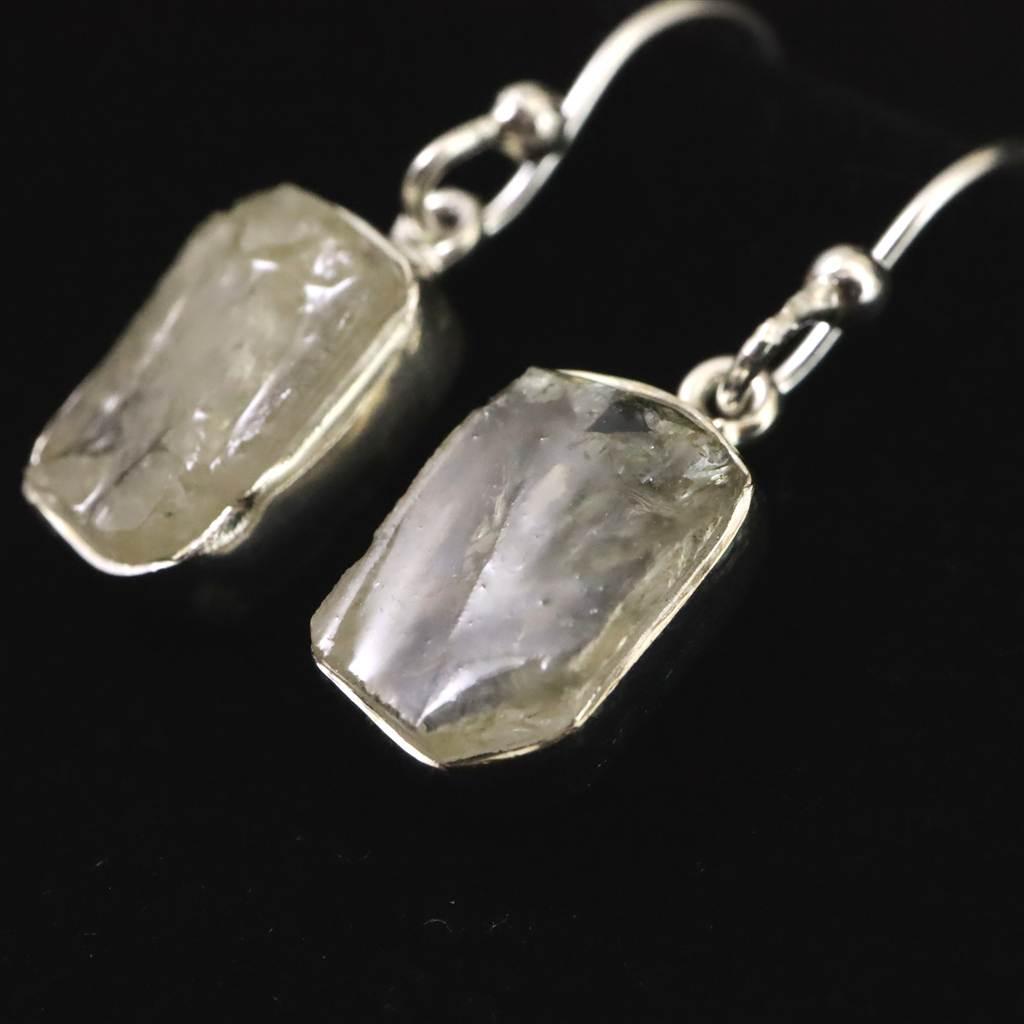 ロシア産 フェナカイト 11X8mm原石 ピアス 3.0g #73476 | 2枚目